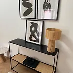 La Halte Des Arenes De - Minimaliste - Ecusson