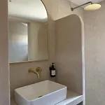 La Halte Des Arenes De - Minimaliste - Ecusson Nîmes