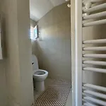 La Halte Des Arenes De - Minimaliste - Ecusson Nîmes