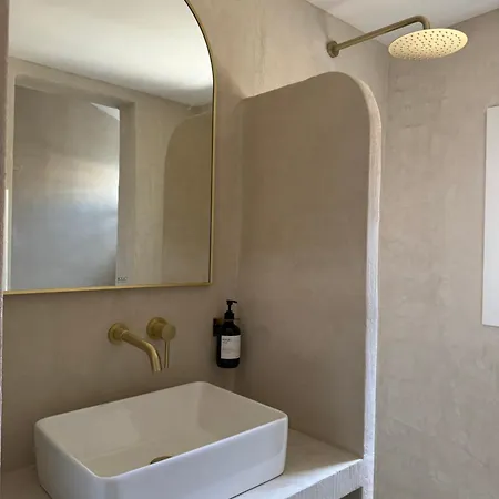 La Halte Des Arenes De - Minimaliste - Ecusson Daire Nîmes