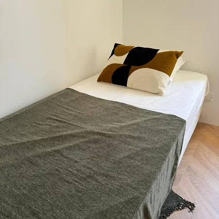 Daire La Halte Des Arenes De - Minimaliste - Ecusson