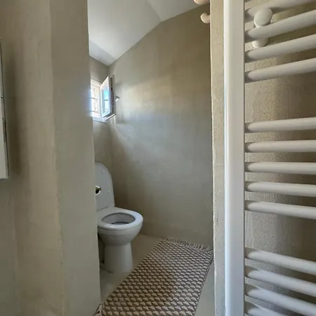 La Halte Des Arènes De - Minimaliste - Ecusson Nîmes
