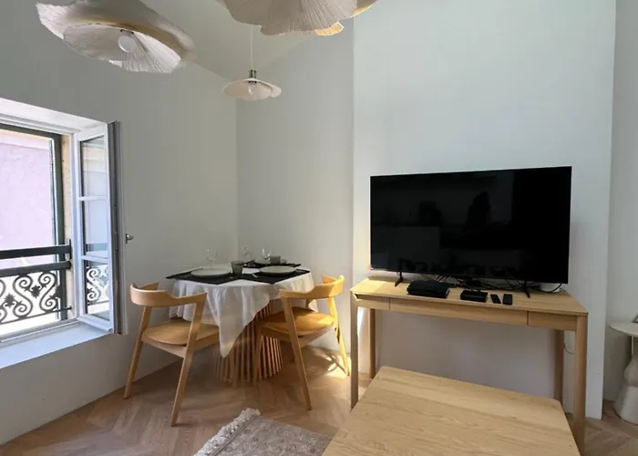 Apartment La Halte Des Arenes De - Minimaliste - Ecusson